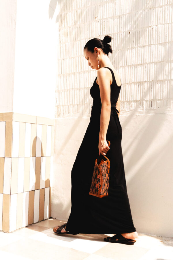 Behati Bottle Carrier in Black & Brown Zigzag